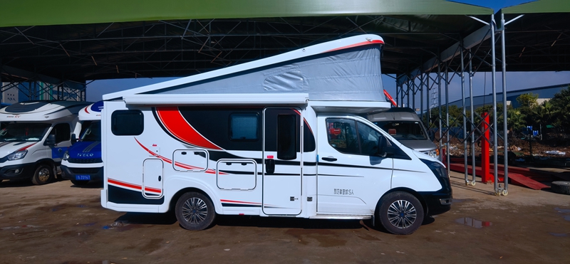 齐星全顺小C型（国6）升降顶房车