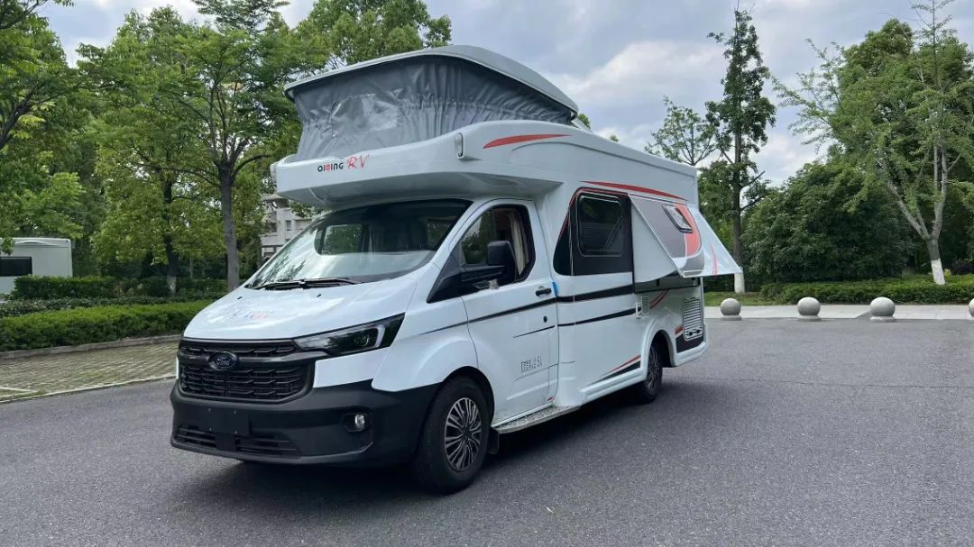 齐星全顺小T型额头升顶房车 国6